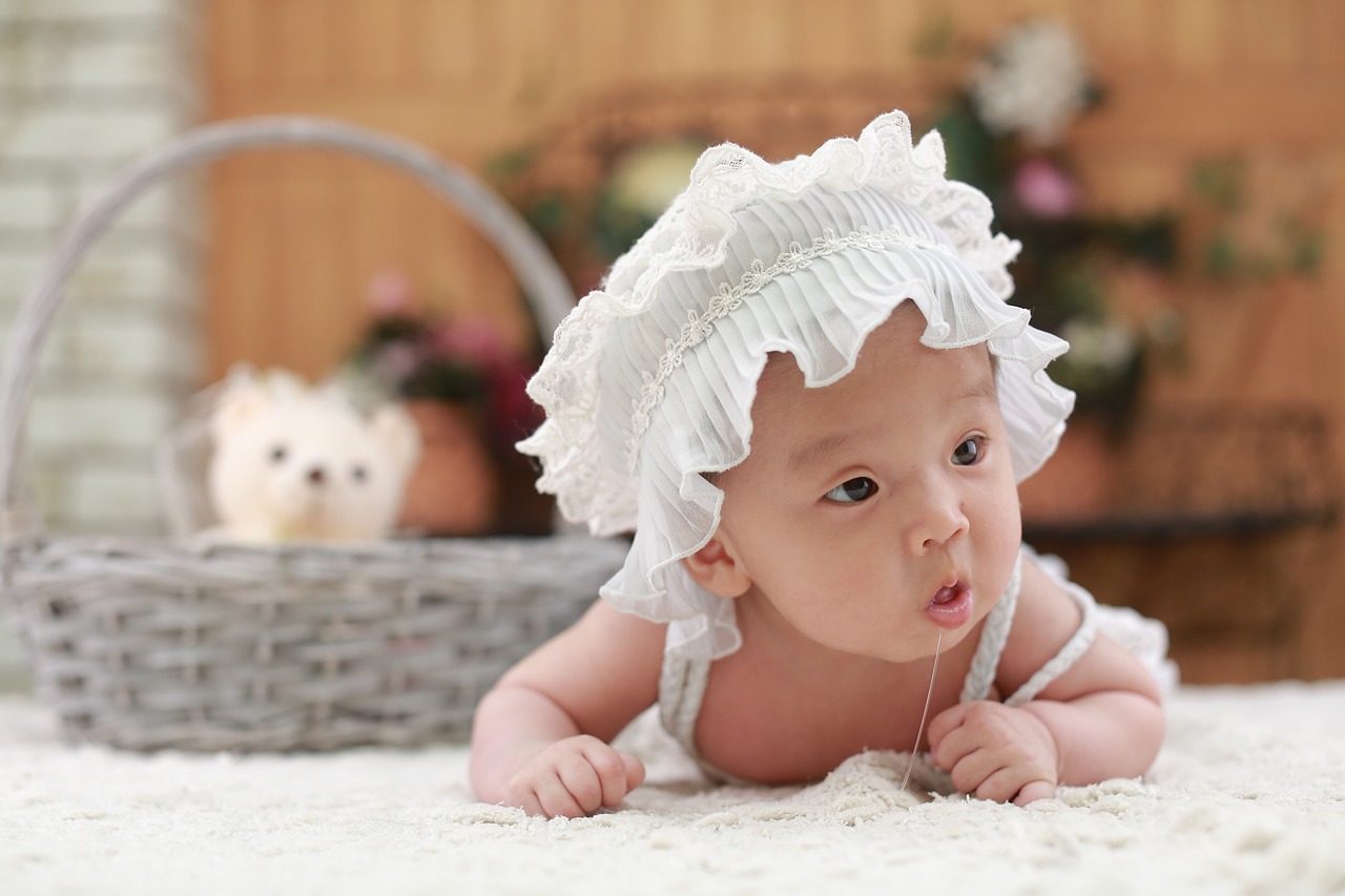 孕妈供卵生的宝宝没满月可以出门吗（孕妈供卵生的宝宝没满月可以出门吗?）