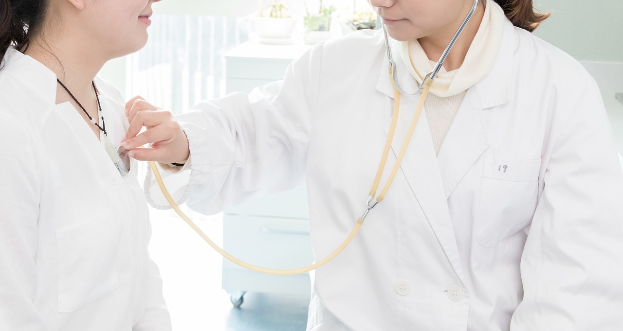 孕妈供卵生的宝宝脖子多久能立起来（孕妈供卵生的宝宝脖子多久才会硬挺）